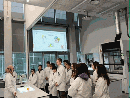Klasa 7a na warsztatach chemicznych w w Małopolskim Centrum Nauki Cogiteon