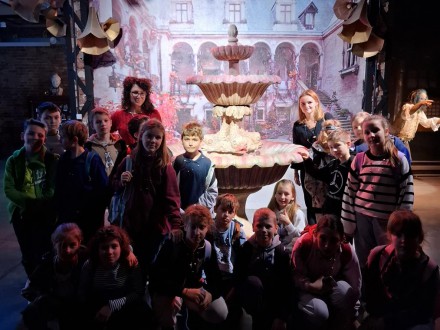 Wycieczka klas 4a, 4b i 4c do Bajki Pana Kleksa