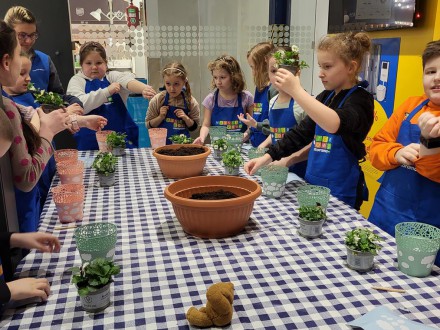 Klasa 2b na warsztatach w Castoramie