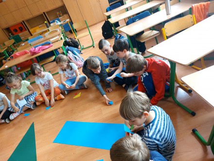 Ciekawskie pierwszaki – Jak poznawać świat w klasie   