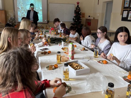 Wigilia Klasowa w 7B – Połączenie Tradycji i Języka Angielskiego