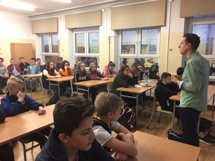 Projekt edukacyjny: Wolontariat - pomaganie przez działanie