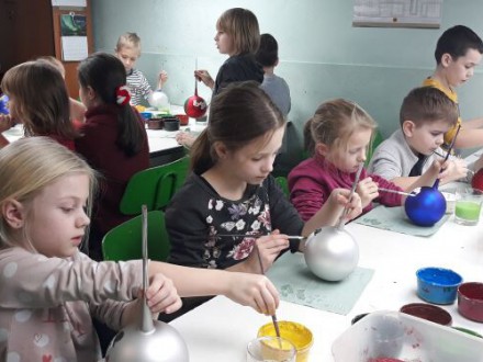 W fabryce Szklanych Ozdób Choinkowych ARMAR