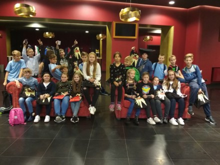 Klasa 5b za kulisami Teatru VARIETE