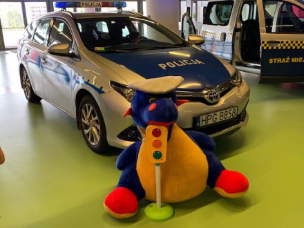 Jak być bezpiecznym na drodze i kurs pierwszej pomocy, czyli klasa 5a na warsztatach w Tauron Arenie.