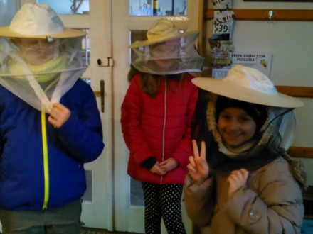 Wycieczka IV b i V a do Gospodarstwa  Edukacyjnego „Pszczółki”