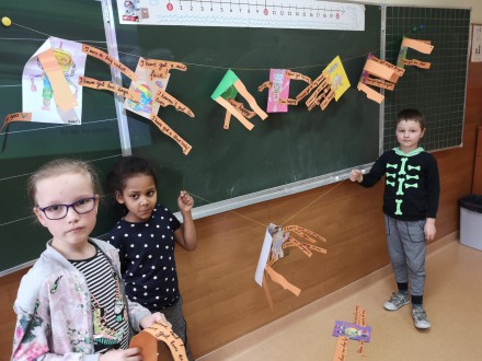 Stworki uczą języka angielskiego