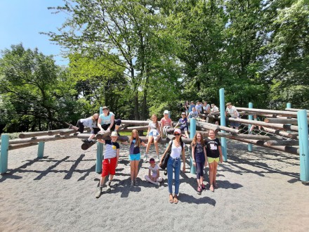 Klasy 4 a i 4c w Parku Lotników Polskich