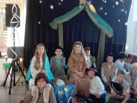 ,,Jest taki dzień’’ – przedstawienie klas 2b i 2c