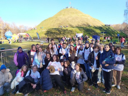 Wolontariusze na Krakowskim Biegu Niepodległości