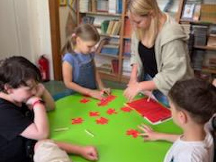 Różni możemy więcej- gra biblioteczna dla klasy 1