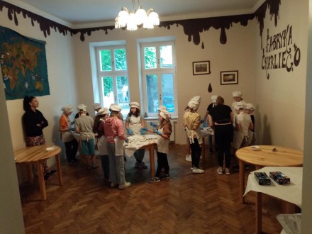 4a w Fabryce Charliego