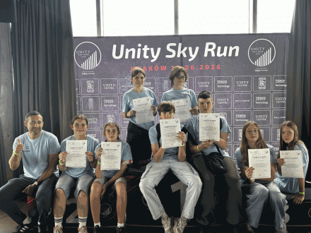 Wolontariusze SP 95 podczas Unity Sky Run 2026