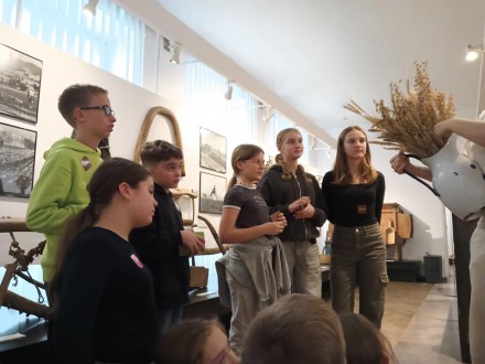 „Krakowskim Targiem”- kółko historyczne na warsztatach w Muzeum Etnograficznym