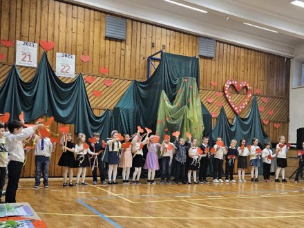 Występ uczniów klas 1 dla babć i dziadków