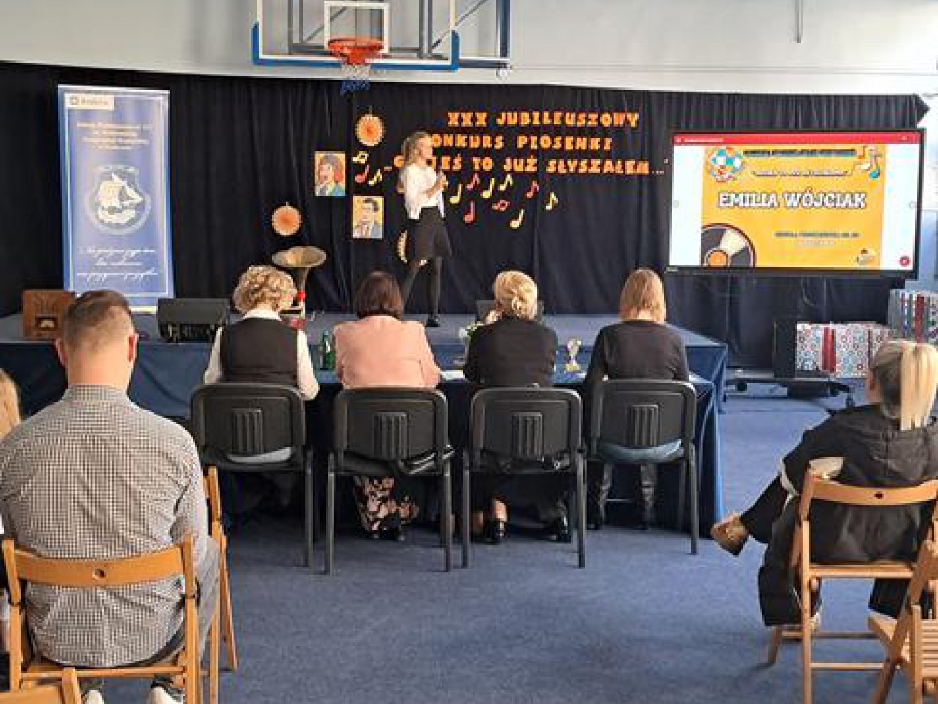 Chór SP 95 na XXX Jubileuszowym Międzyszkolnym Konkursie Piosenki „Gdzieś to kiedyś słyszałem”