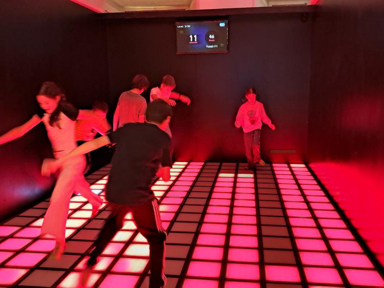 Klasa 6b na zajęciach edukacyjnych w Pixel Planet.