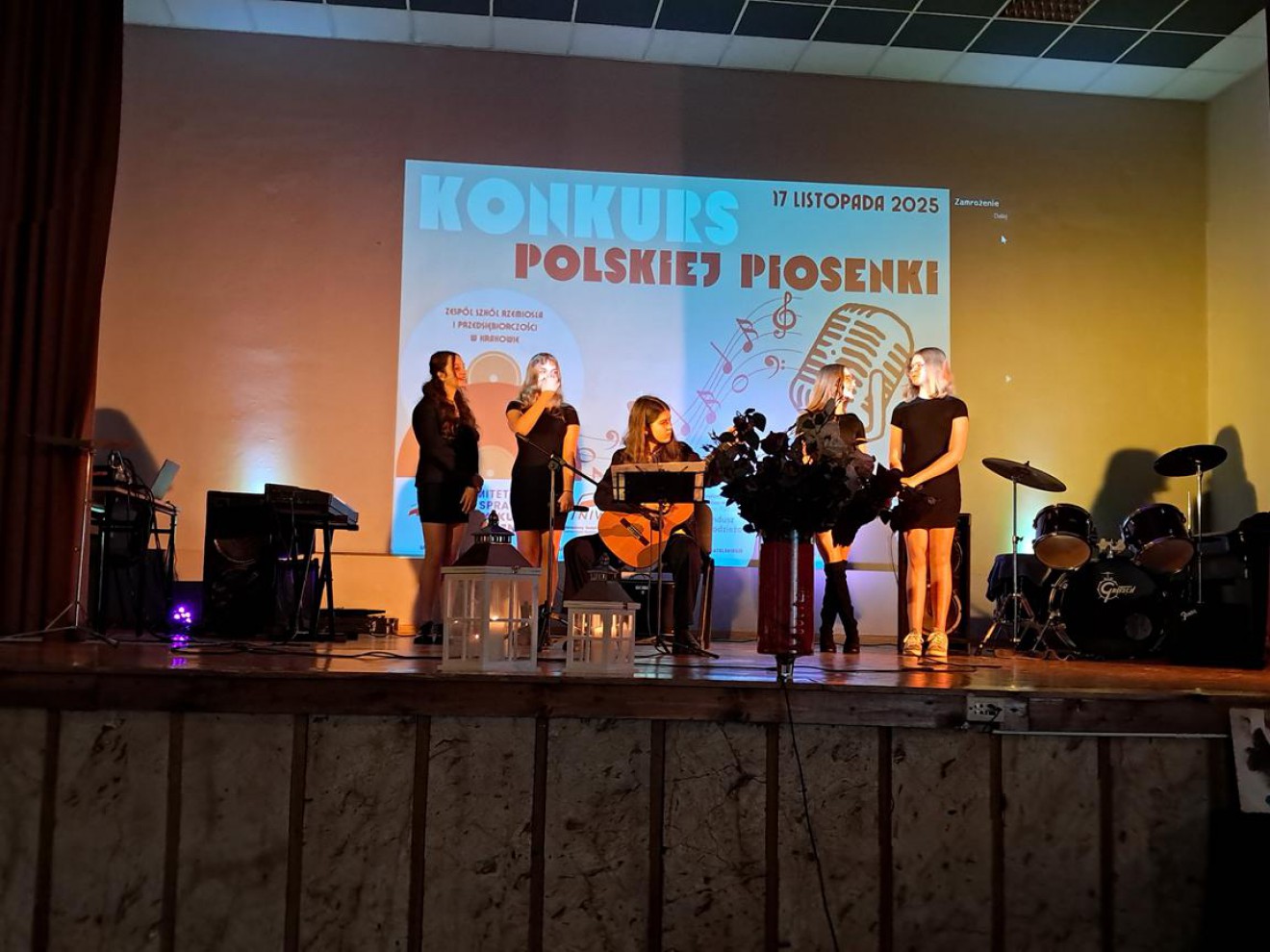 Zespół wokalny na Konkursie Piosenki Polskiej