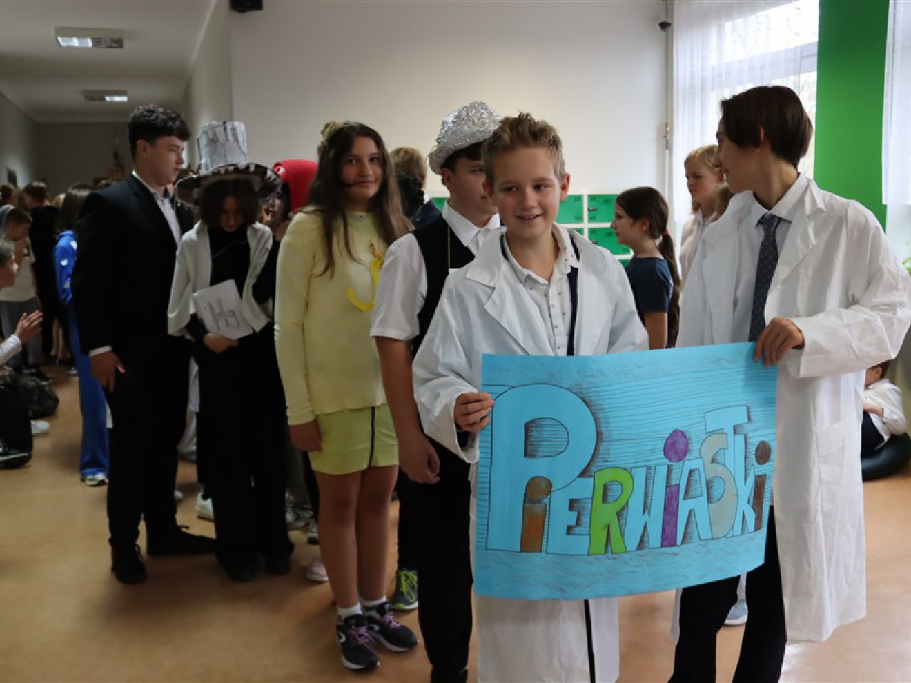 pierwiastki w szkole