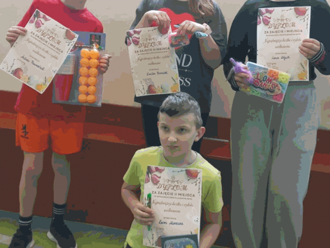 Rozdanie nagród w świetlicowym konkursie „Najpiękniejsza kartka lub ozdoba wielkanocna”.