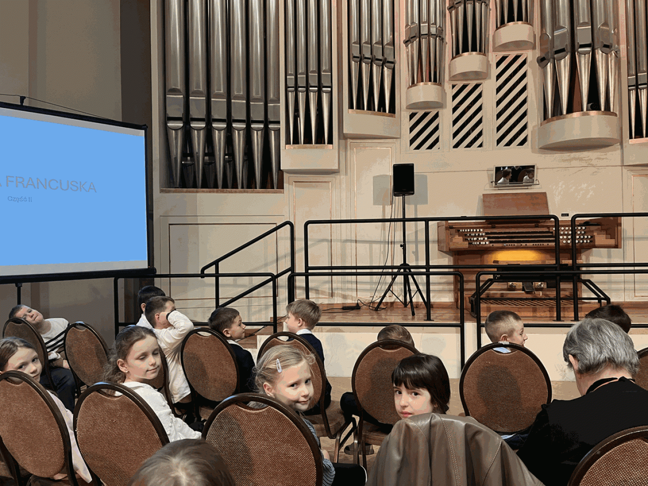 Uczniowie klas pierwszych na koncercie w Filharmonii Krakowskiej