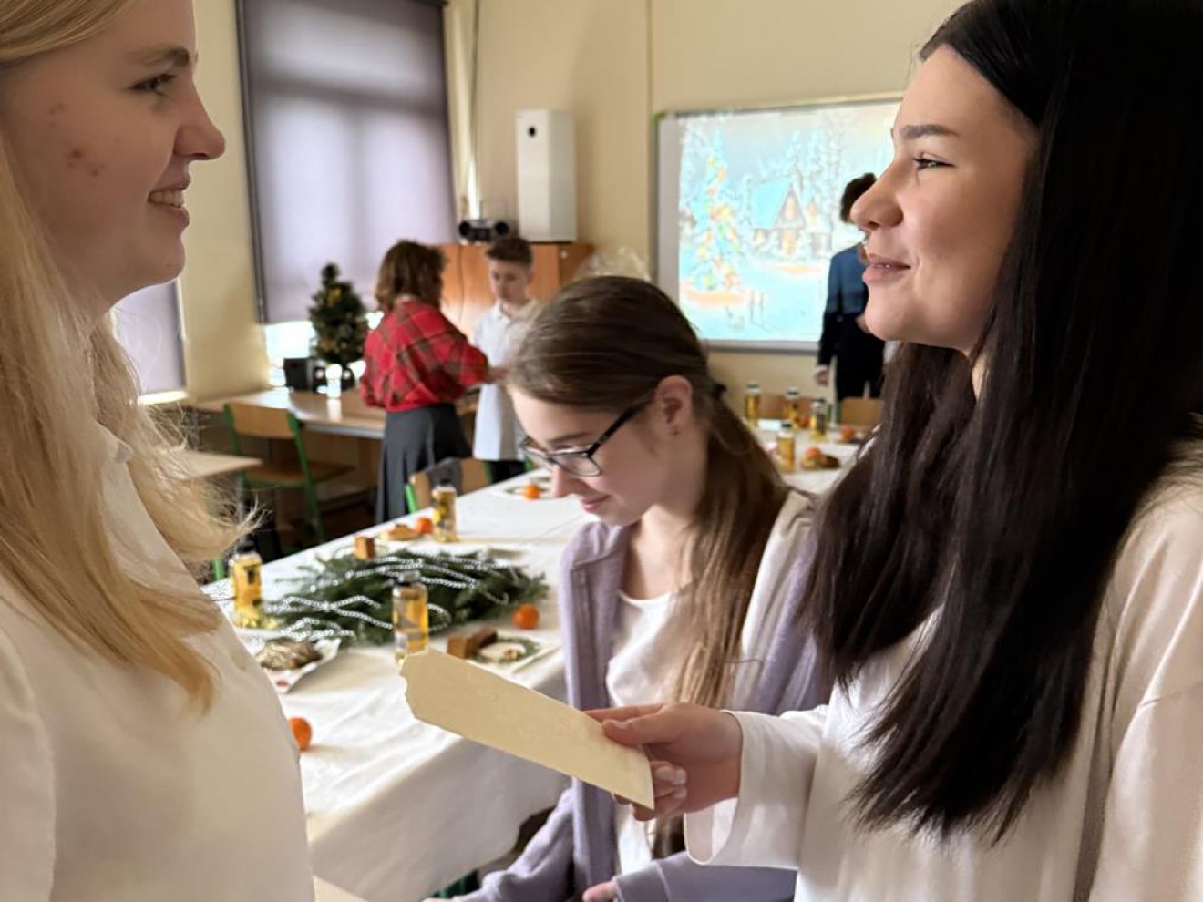 Wigilia Klasowa w 7B – Połączenie Tradycji i Języka Angielskiego