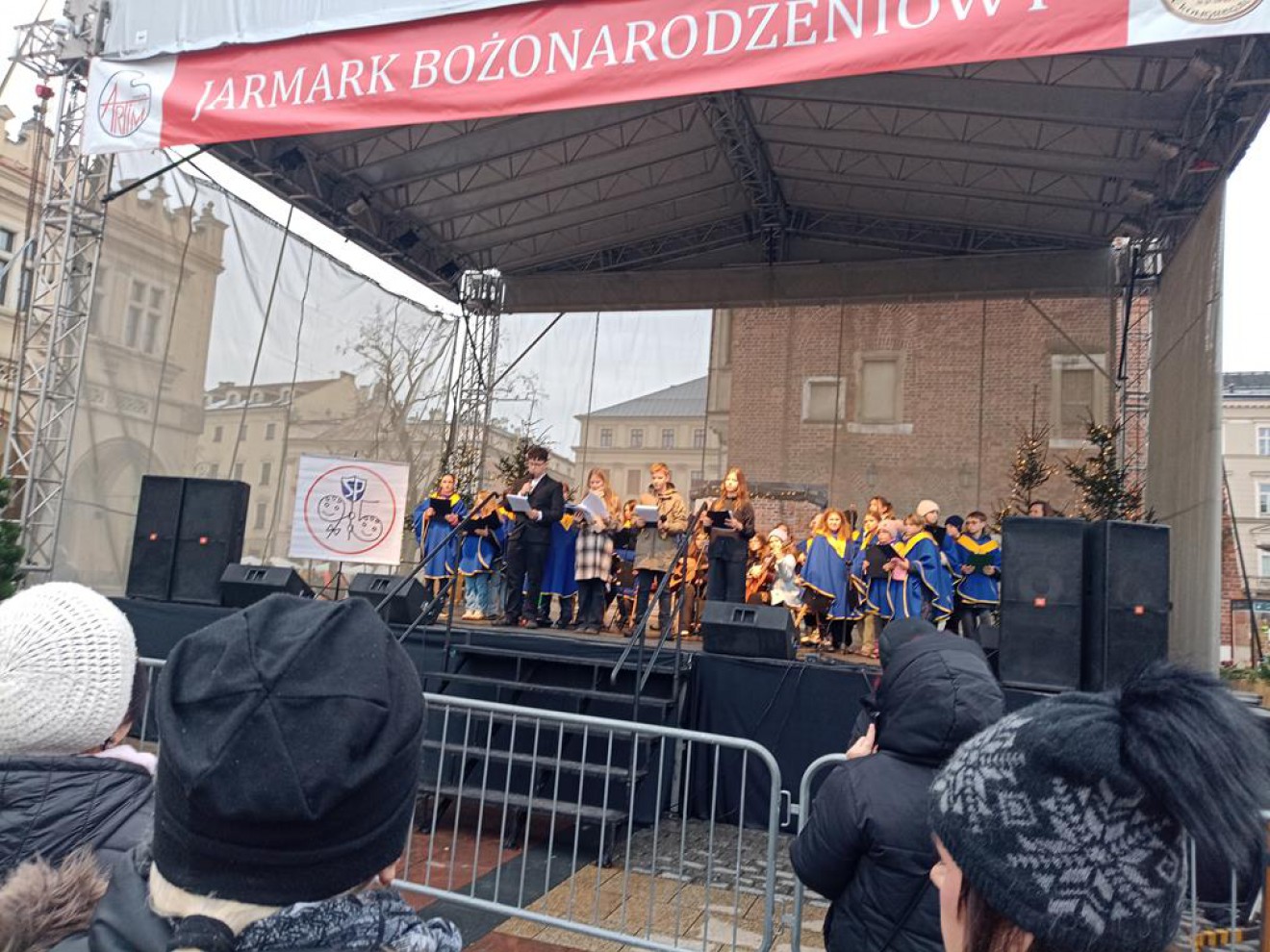 Występ Chóru SP95 na Jarmarku Bożonarodzeniowym