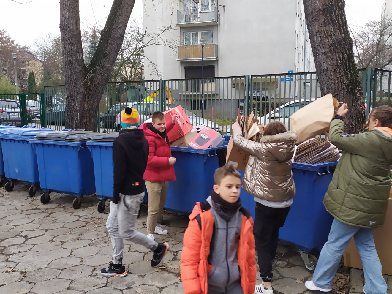 Zbierając makulaturę ratujemy środowisko