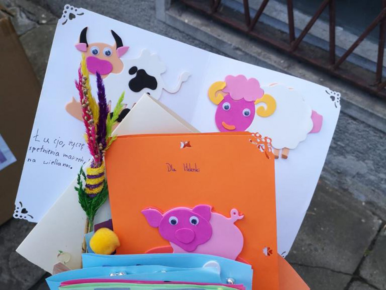 Szkoła z Pasją Pomagania - życzenia na Wielkanoc