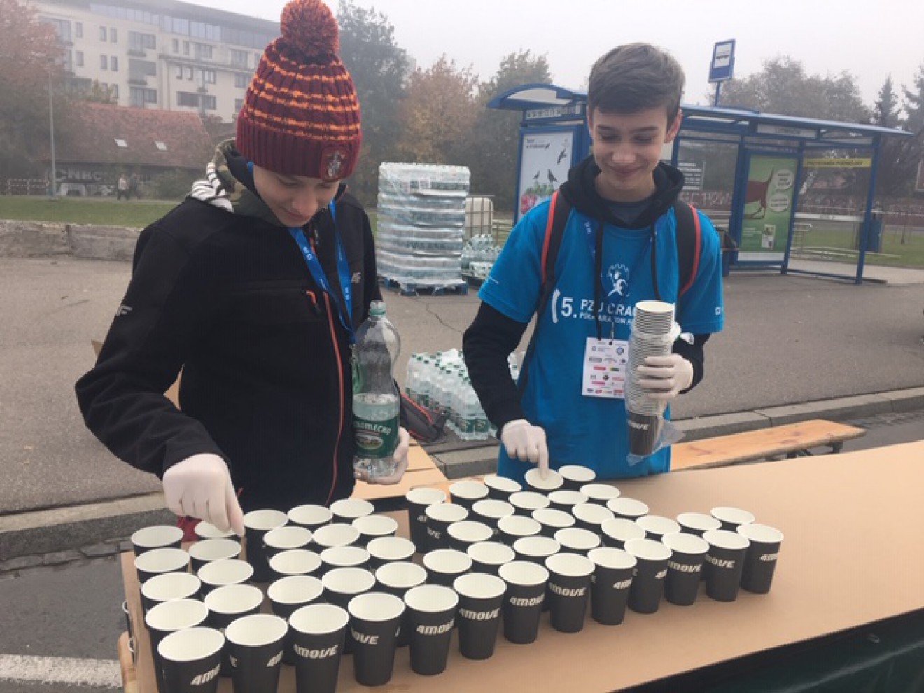 Wolontariusze podczas 5 PZU Półmaratonu Królewskiego